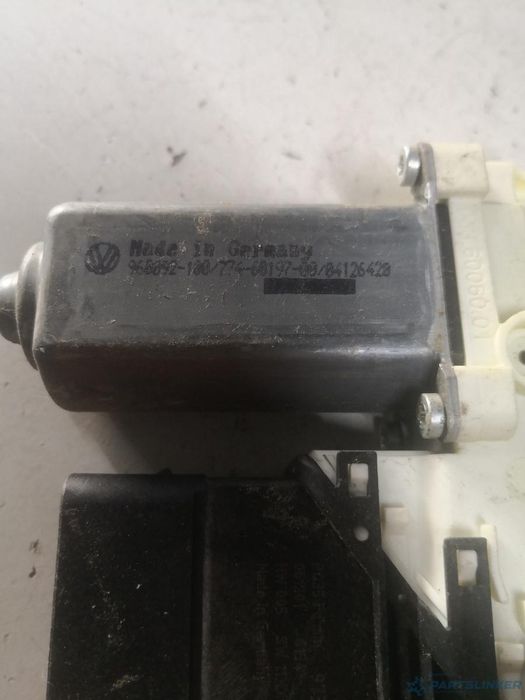 Motoras Macara Geam Dreapta Spate Volkswagen Passat (3C2) [ 2005 - 2010 ] Oem 973622105