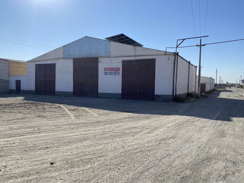 Нотурар бино сотилади