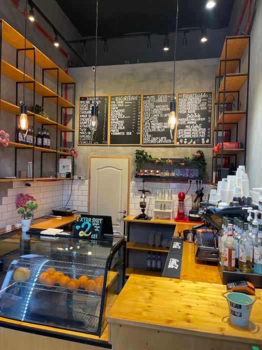 Vânzare cafenea “la cheie”—Oradea, zona centrală