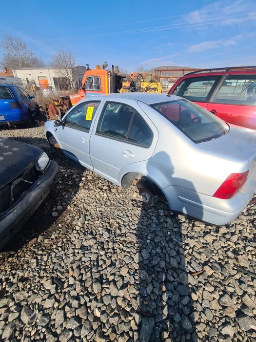 VW Бора  1.6 бензин на части