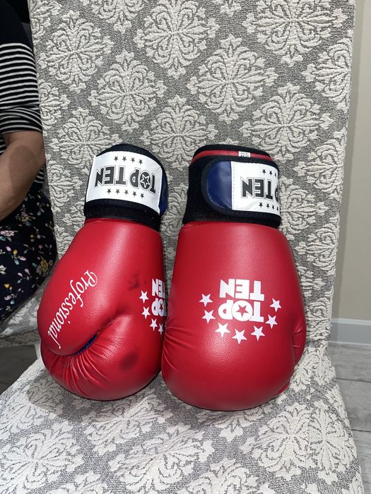 Шлем и перчатки для бокса и айкидо