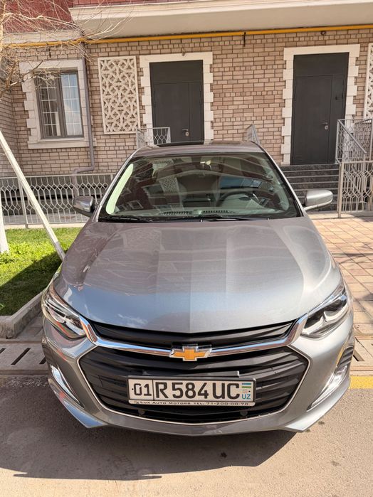 Автомобиль Chevrolet Onix Premier. Идеальное состояние