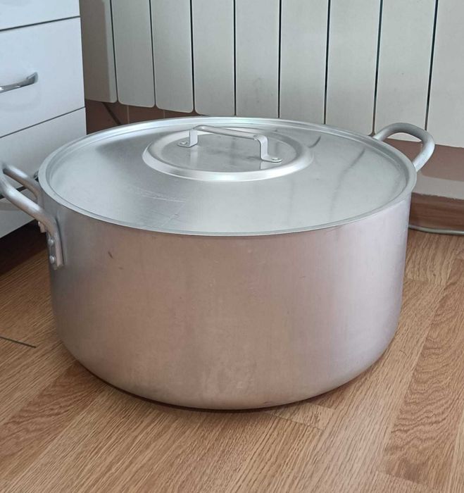 Кастрюля 30л. новая продам возможен обмен