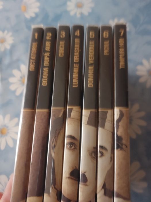 Vând 2(doua) colecții DVD unele dintre ele sigilate .