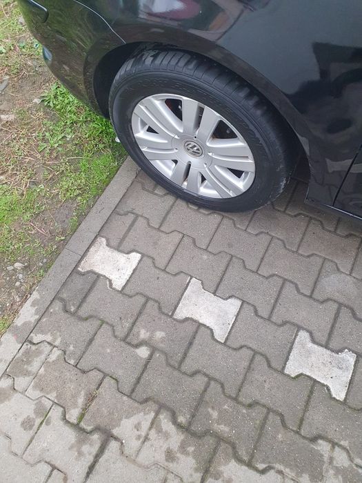 Vând Wolkzvagwn Touran  stare impecabila