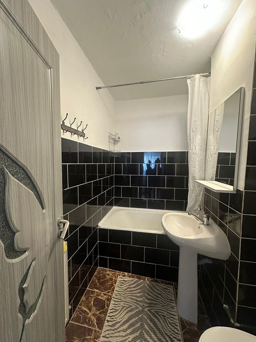Închiriez apartament cu 2 camere Str. DUMBRAVA