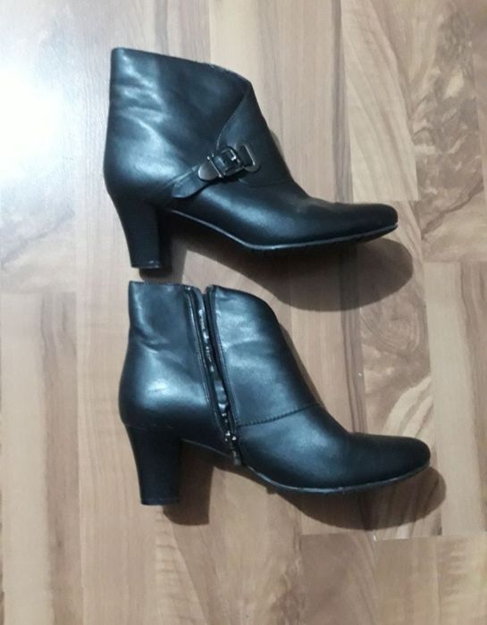 Кожаные ботинки (3 пары)  р.37, р.38 и кожаные сапоги (2 пары) р. 39