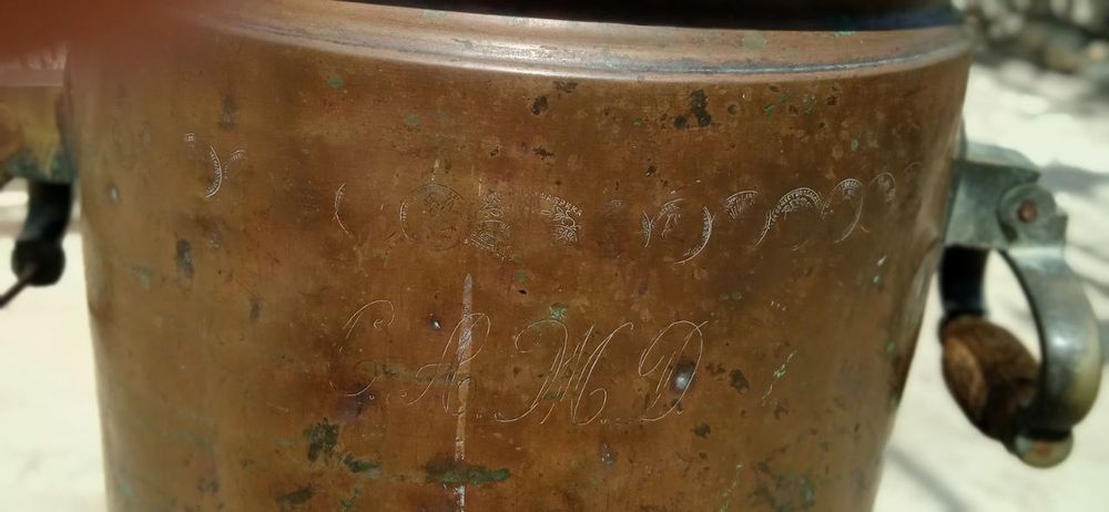 Кадимий буюмлар сотилади нархи келишилган холда