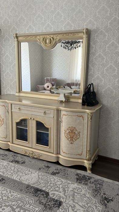 Продается витрина, сервант, зеркало