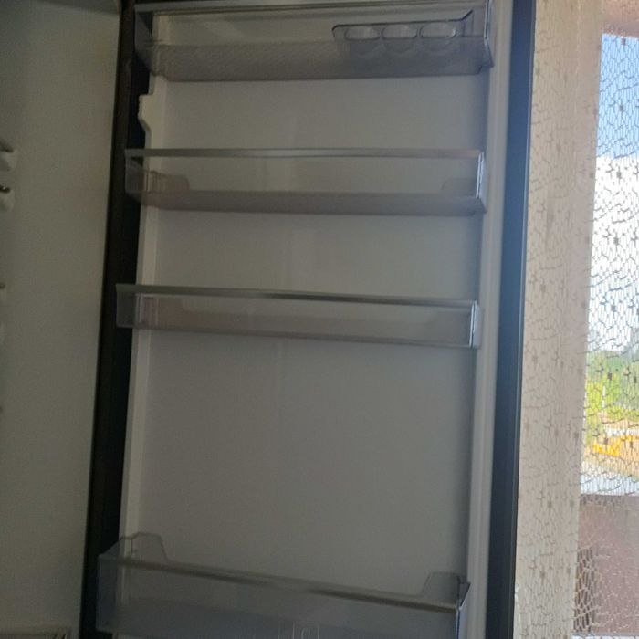 Хладилник Beko с долен фризер