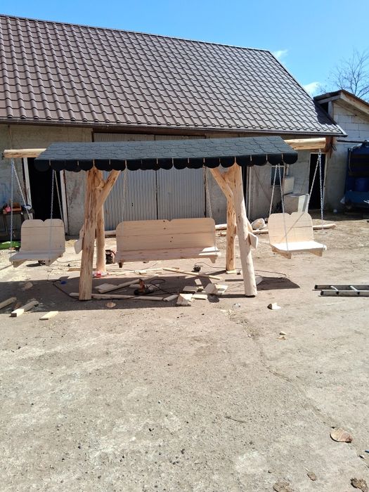 Vând foișoare și leagăne