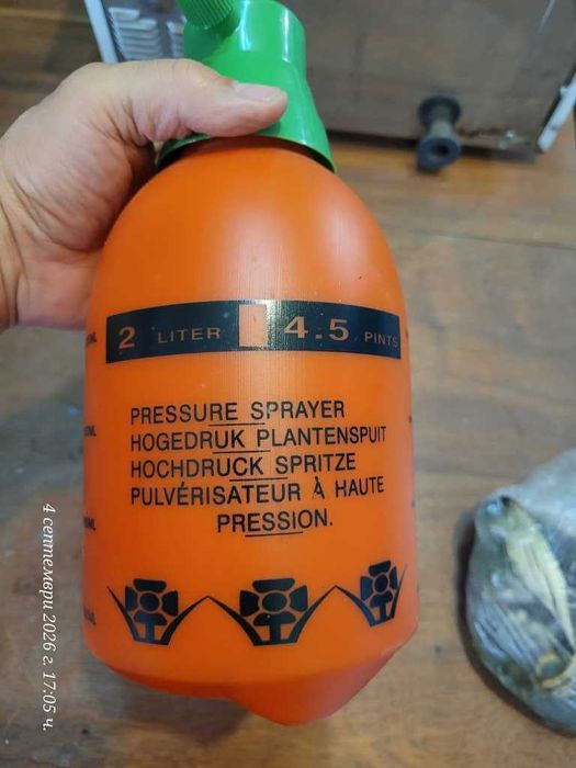 ръчна градинска пръскачка с предварително напомпване (Pressure Sprayer).