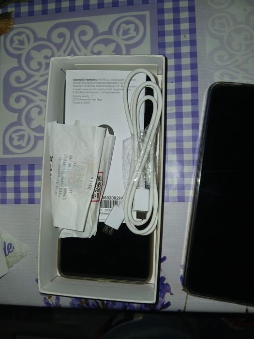 Vând Motorola g06 și redmi a5