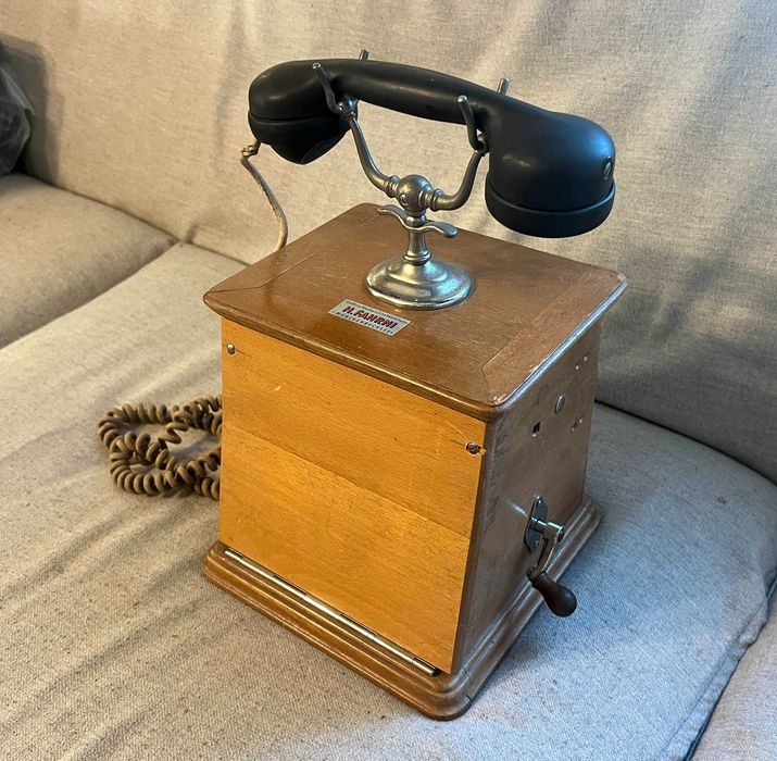 Telefon vechi manual lemn H Fahrni Germania colectie functional