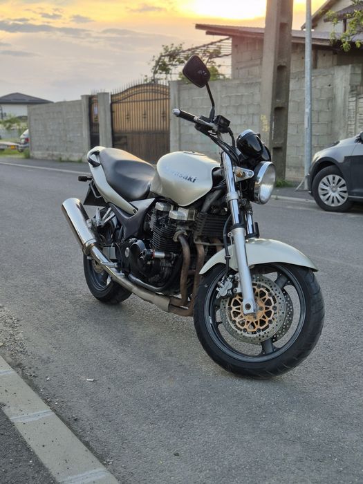 Kawasaki ZR-750 Naked, 4 cilindri în linie
