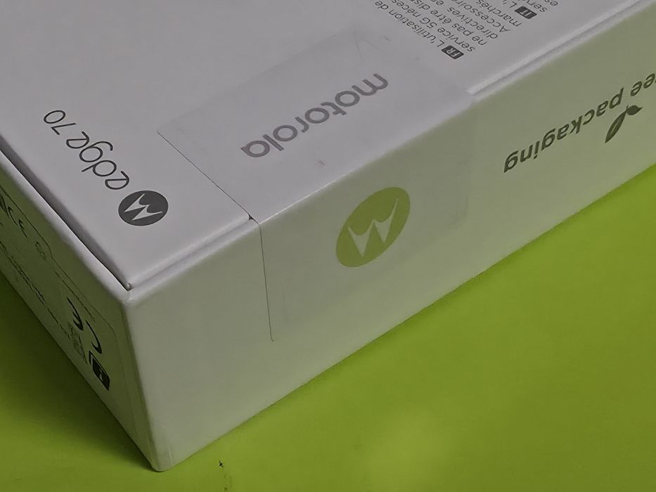 ЗАПЕЧАТАН 512GB Motorola Edge 70 Гаранция Yettel 2029 Bronze Green