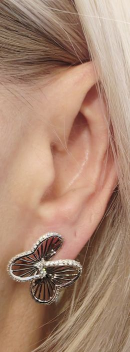 Серьги выполнены в оригинальном дизайне