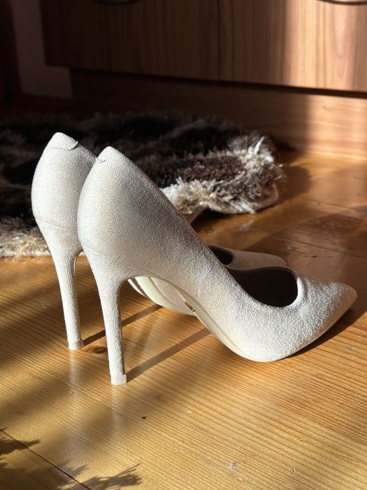 Pantofi cu toc.