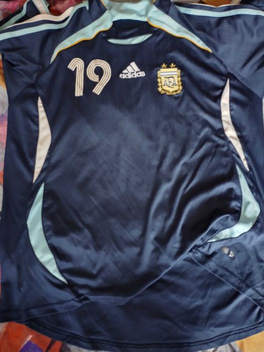 Футболни екипи за колекция над 10 броя