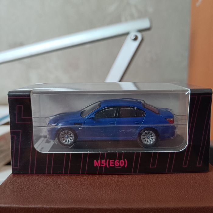 BMW M5 E60 1/64 Hot Wheels