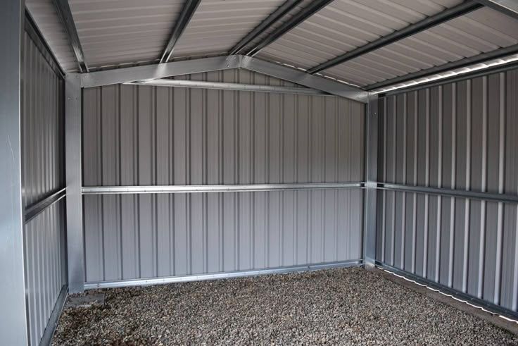 Vand garaj metalic  din panouri sandwich