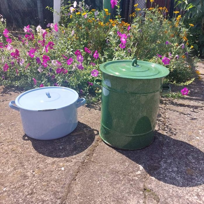 Голям зелен Казан за буркани от едно време