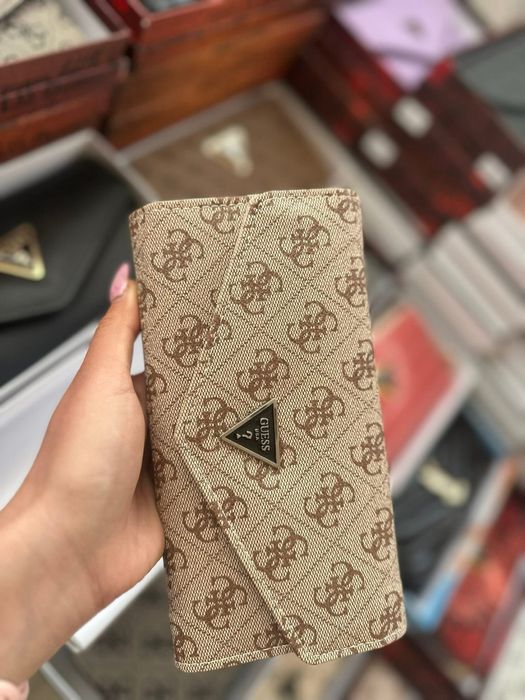 Дамски портмонета GUESS