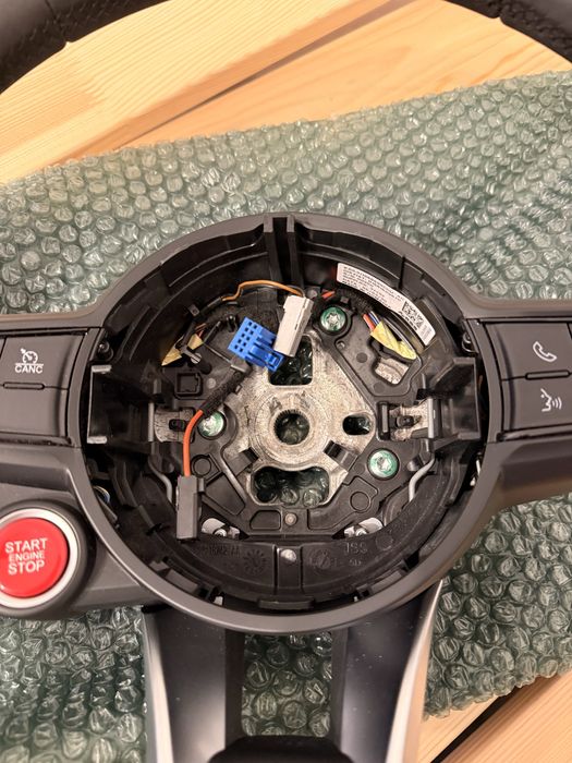 Volan Alfa Romeo Giulia/Stelvio cu incalzire