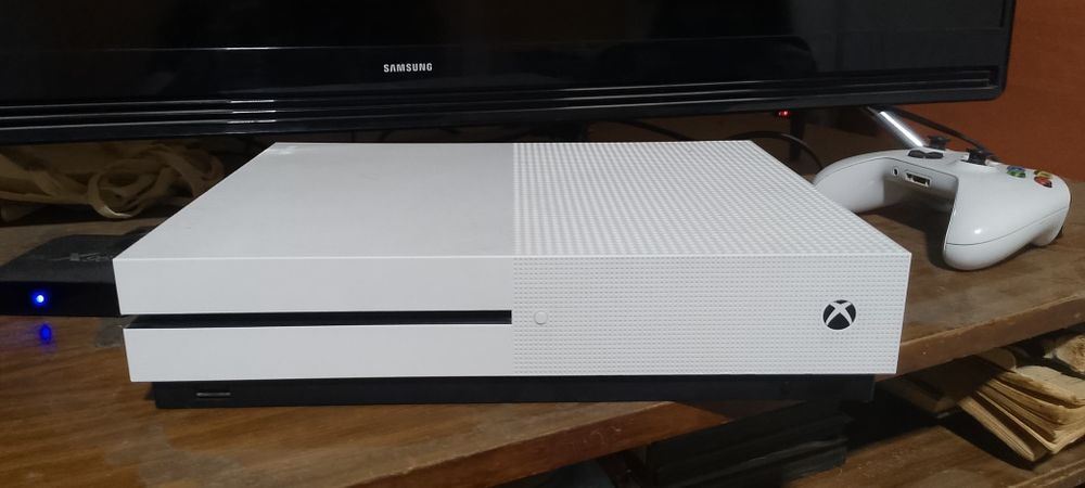 Продам или обменяю Xbox one S