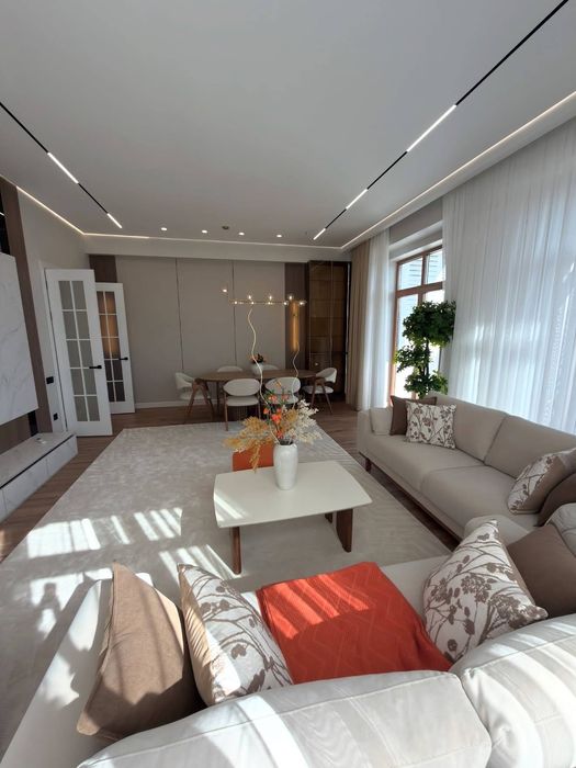 Сдам СРОЧНО  роскошную 3х ком кв-ру в ЖК NRG Oybek ор-р метро Айбек Р5