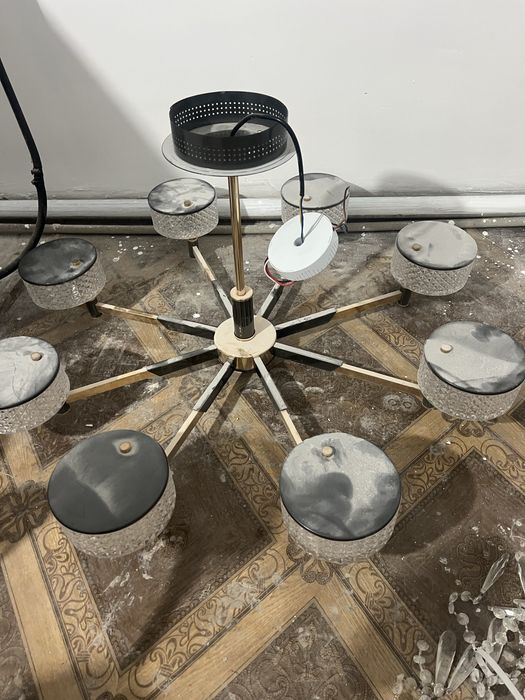 Продам люстры после ремонта