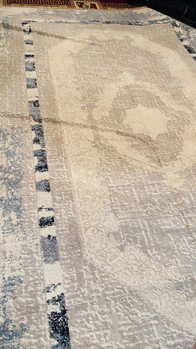 Ковер в детскую серого цвета