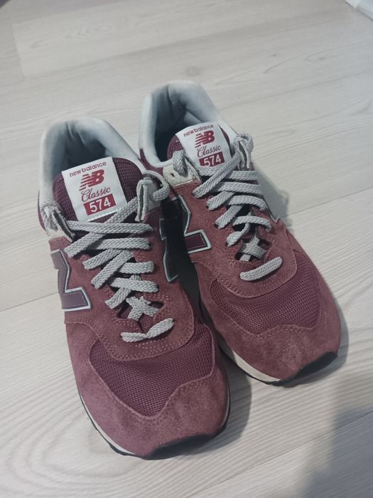 New Balance 574 red