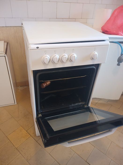 Aragaz Arctic cu cuptor