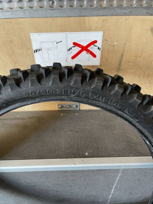 Vând cauciucurii cross