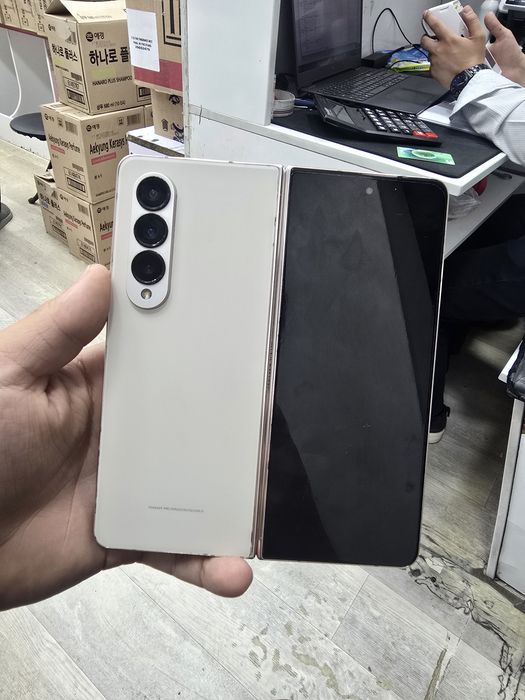 Samsung z fold 4
