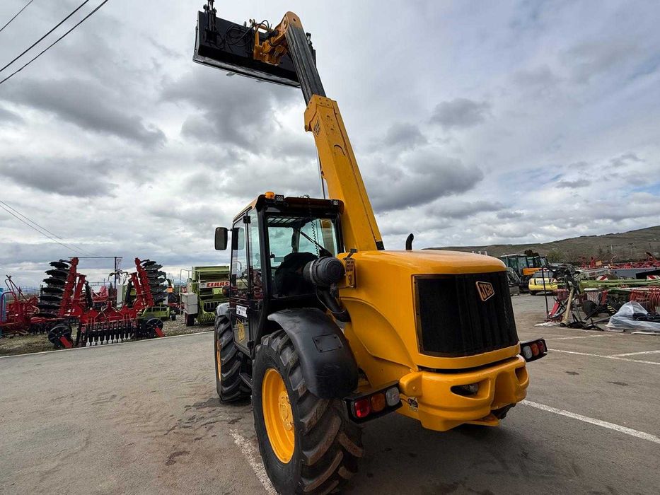 Incarcator telescopic marca JCB