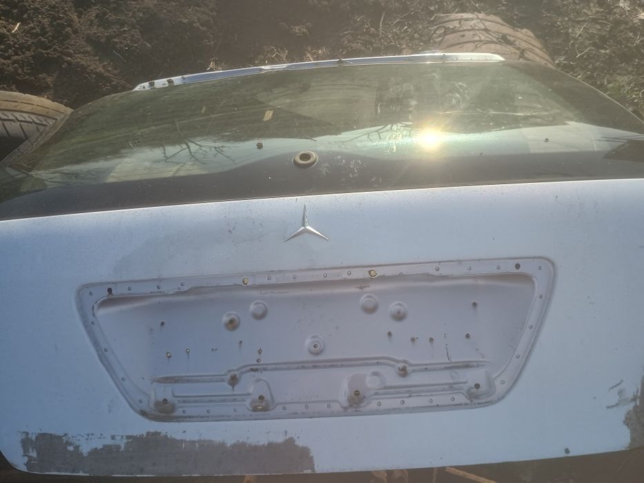 Заден капак с хубаво стъкло за mercedes c класа
