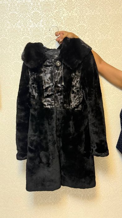 Продам женскую шубу