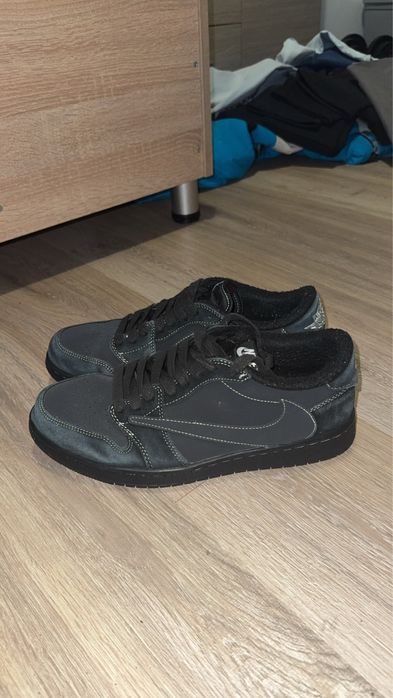 Nike dunk low x travis scott