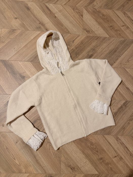 Жилетка с дантелени детайли