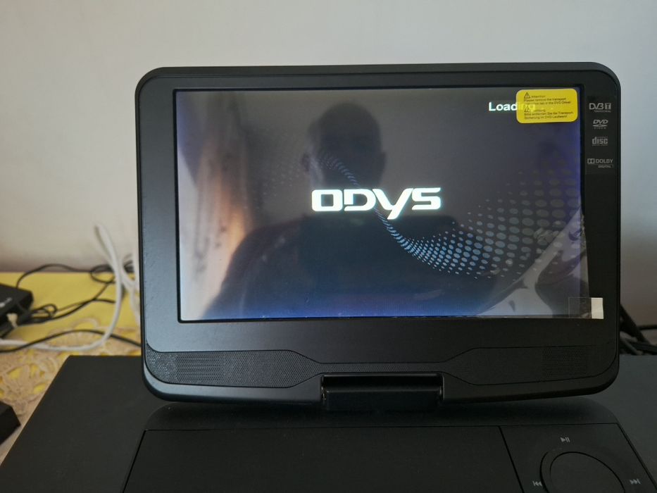 Tv portabil cu dvd.