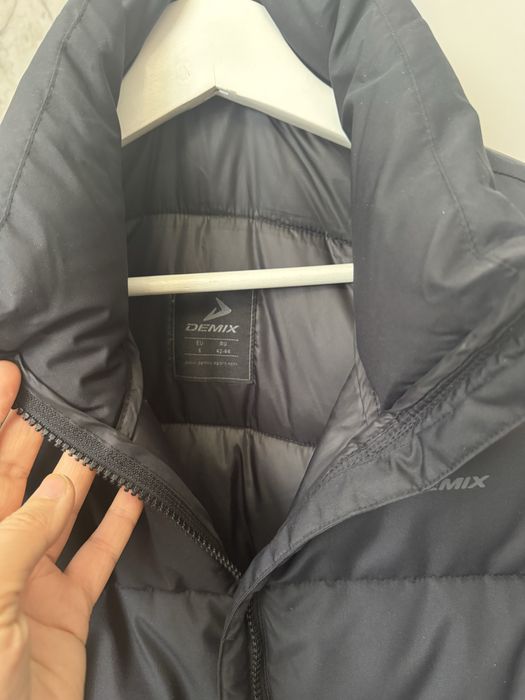 Продам женскую куртку Demix