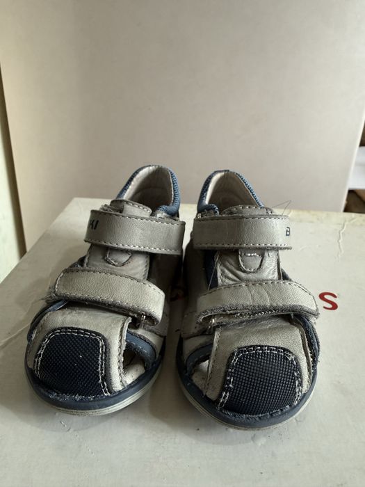 Продам детскую обувь