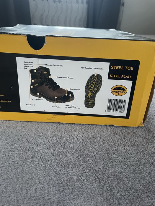 DeWALT работни обувки чисто нови