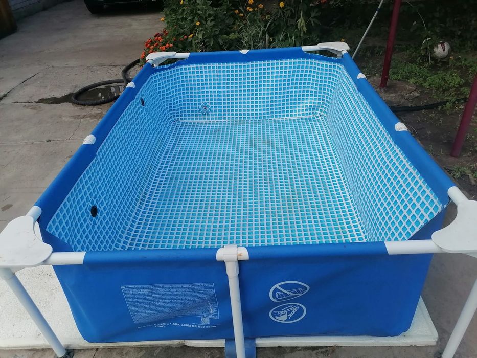 Продам каркасный бассейн Intex