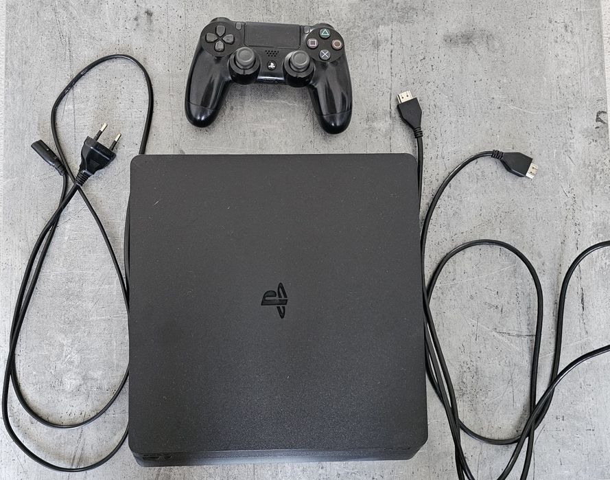 Ps4 slim в перфектно състояние