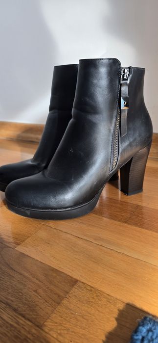 Дамски боти обувки на ток