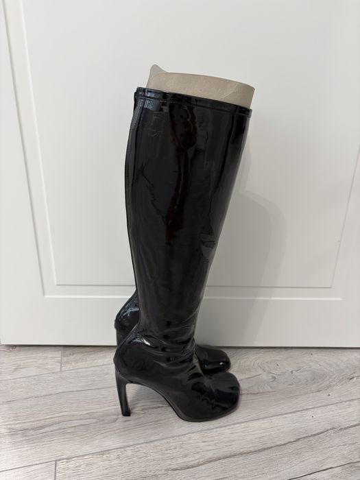 Сапоги лаковые стильные