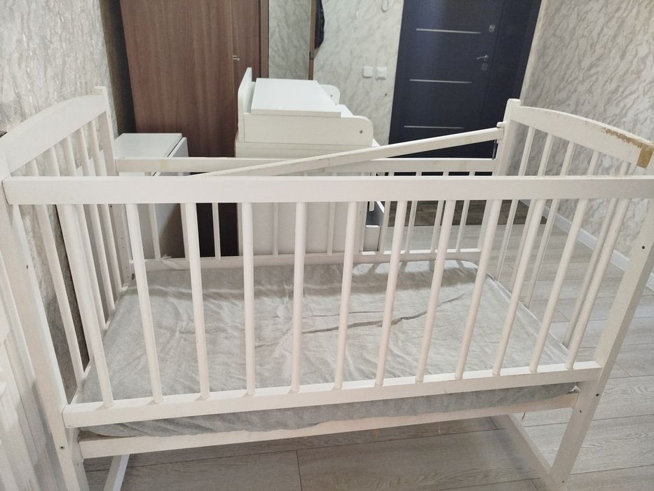 Кроватка детская с матрасом б/у